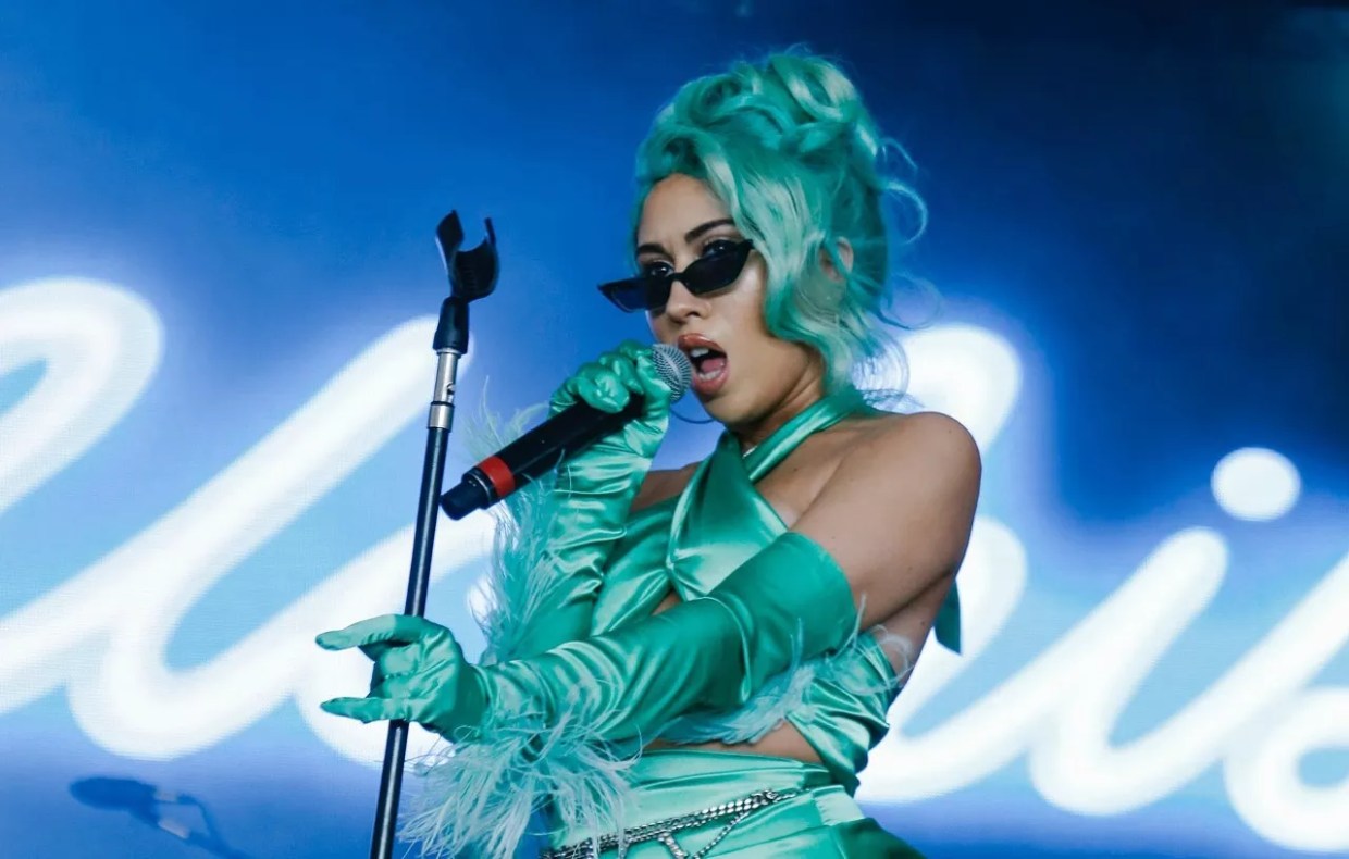 Kali Uchis’ Spanglish Roots Bring the <i>Sabor Latino</i>
