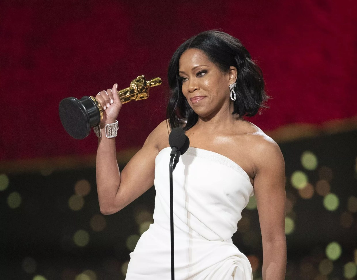 Regina King’s <i>Beale Street</i> Win Kicked Off a Diverse but Dull Oscars