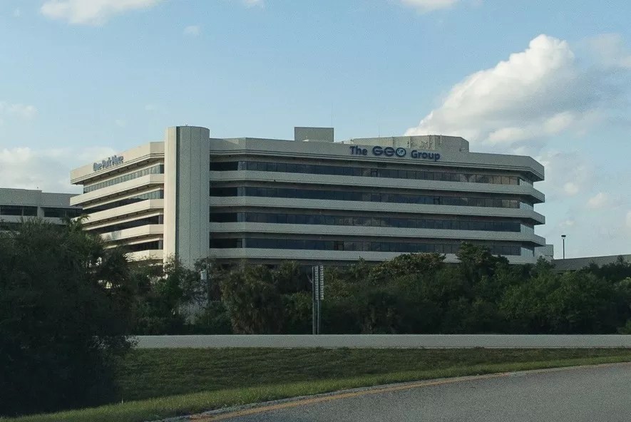 Emails Show GEO Employee Threatening ICE Detainees Who Didn’t Clean Their Jails