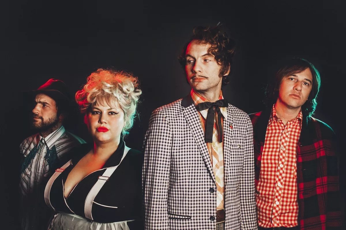 Shannon and the Clams Make Their Arena Debut With the Black Keys and Modest Mouse