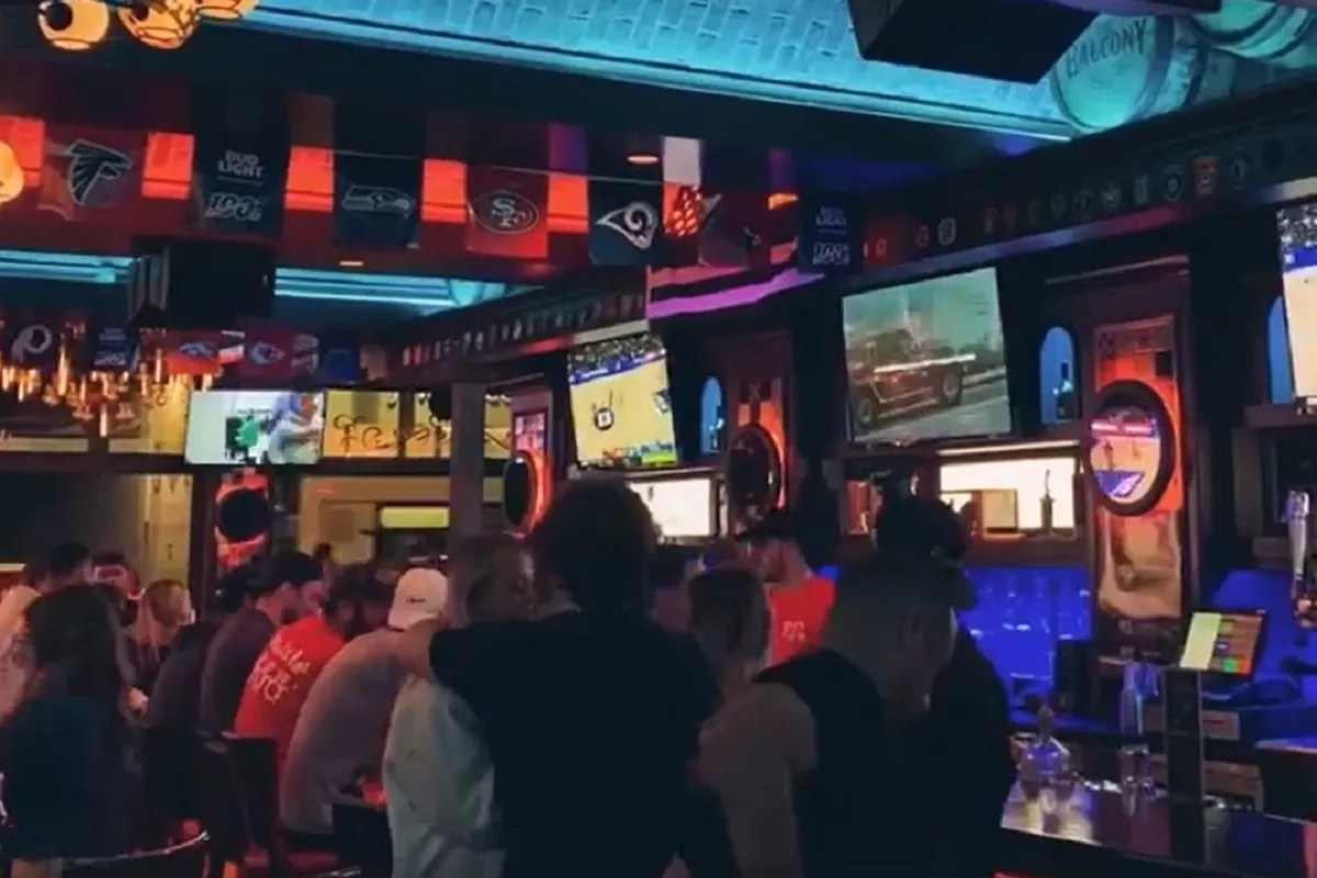 At Bo’s Pub, One TV Is All You Need on Super Bowl Sunday