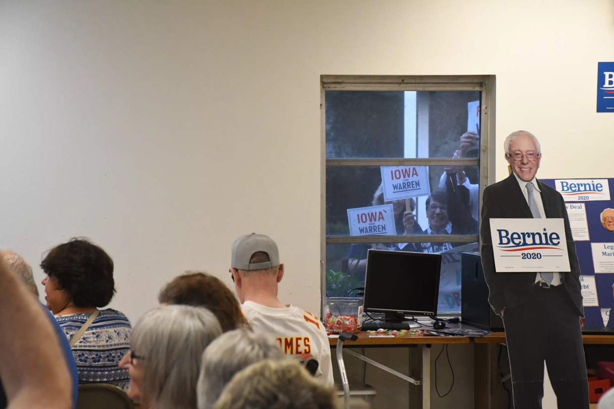 Snowbirds Vote for Klobuchar at Satellite Iowa Caucuses in Southwest Florida